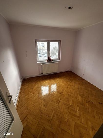 Apartament cu 4 camere decomandat în Central