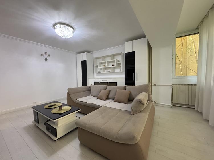Apartament cu 3 camere decomandat, mobilat în Tineretului
