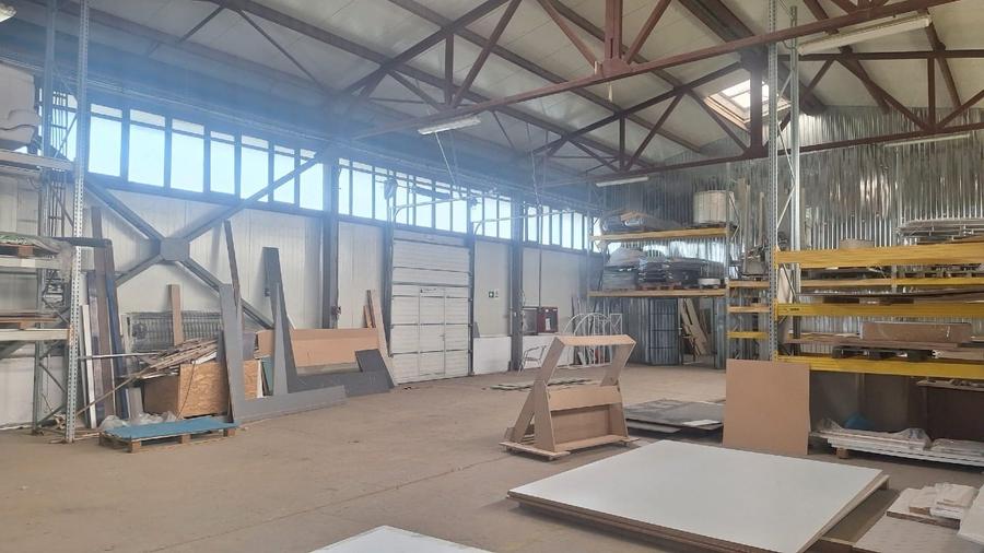 Spațiu industrial, de 220 mp, în Ciolpani