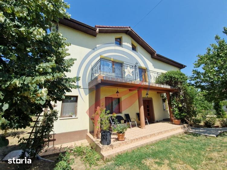 Casă cu 5 camere cu Teren 2936 Mp în Coșoveni