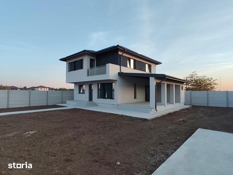 Casă cu 4 camere cu Teren 484 Mp în Joița