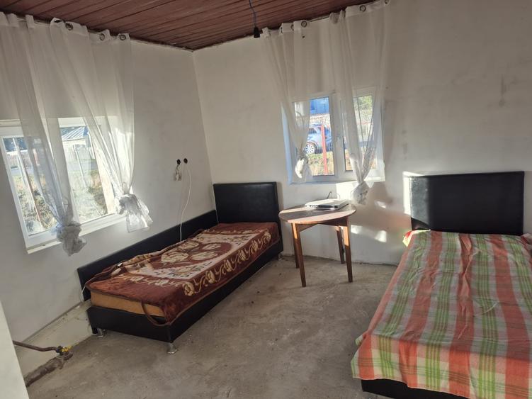 Casă individuală cu 4 camere cu Teren 3500 Mp în Amaru