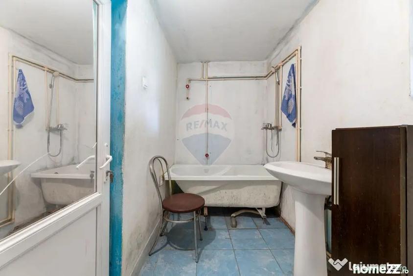 Casă cu 4 camere cu Teren 2422 Mp în Șiria