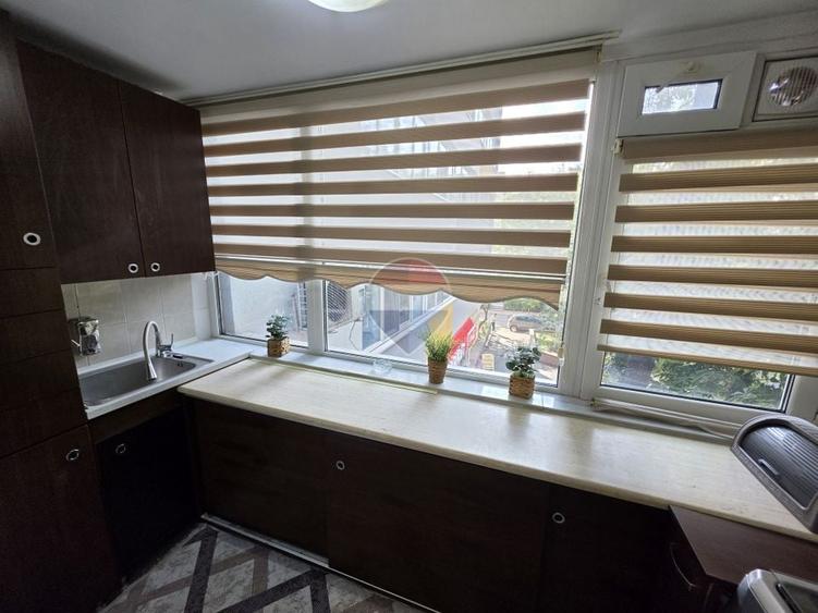 Apartament cu 4 camere decomandat, mobilat în Rahova