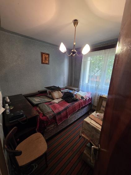 Apartament cu 4 camere decomandat în Teiul Doamnei