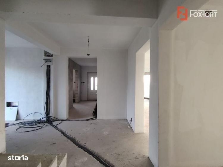 Casă cu 4 camere în Sânandrei