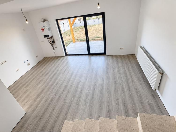 Duplex cu 4 camere cu Canalizare în Moșnița Nouă