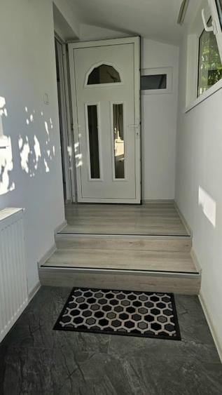 Casă individuală cu 3 camere cu Canalizare în Central