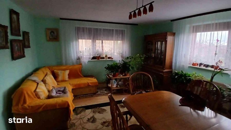 Casă cu 7 camere cu Teren 700 Mp în Caransebeș