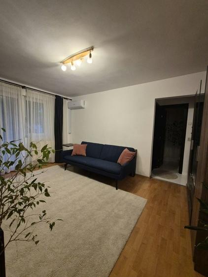 Apartament cu 2 camere semidecomandat în Central