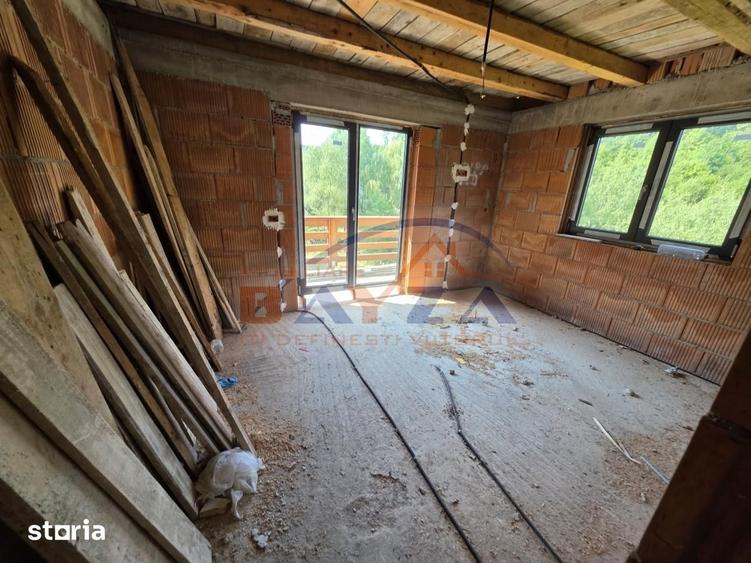 Casă cu 6 camere cu Teren 1500 Mp în Dumbrăvița