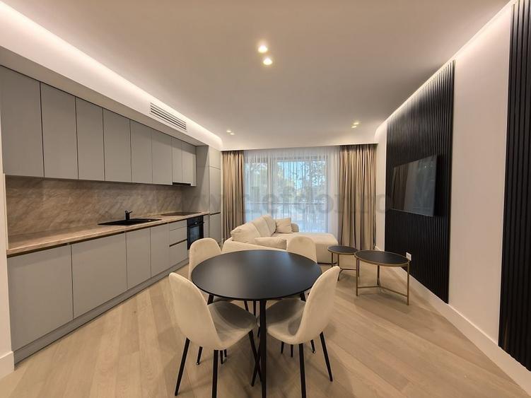 Apartament cu 3 camere decomandat, mobilat în Iancu Nicolae