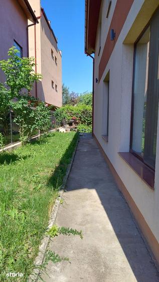 Casă cu 6 camere cu Teren 700 Mp în Vitan