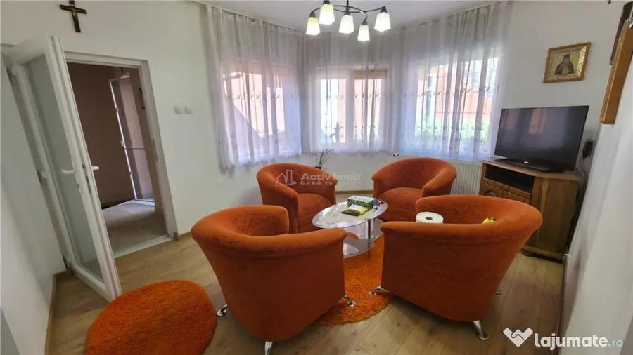 Casă cu 8 camere cu Teren 432 Mp în Central
