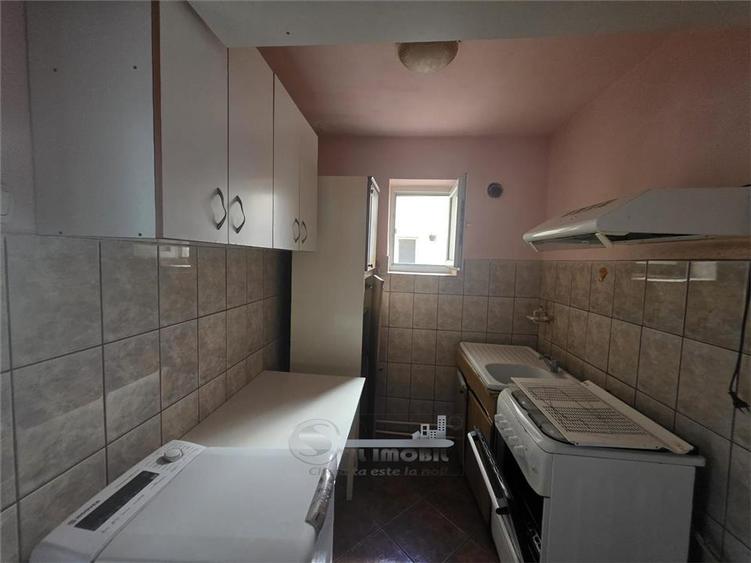 Apartament cu 2 camere semidecomandat în Podu Roș