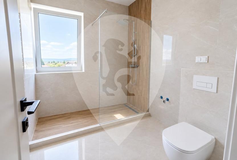 Duplex cu 4 camere cu Canalizare în Sânpetru