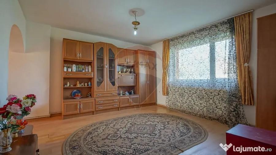 Apartament cu 4 camere semidecomandat în Stupini