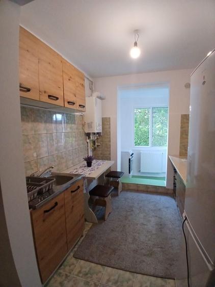 Apartament cu 2 camere semidecomandat în Berivoi