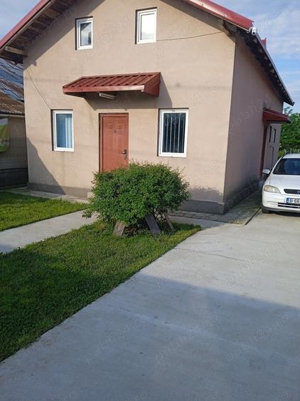 Casă cu 7 camere cu Teren 1200 Mp în Uliești