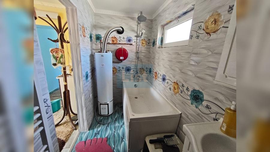 Casă cu 2 camere cu Teren 1457 Mp în Vest
