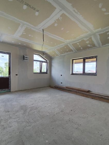 Casă individuală cu 4 camere cu Teren 508 Mp în Ghionea