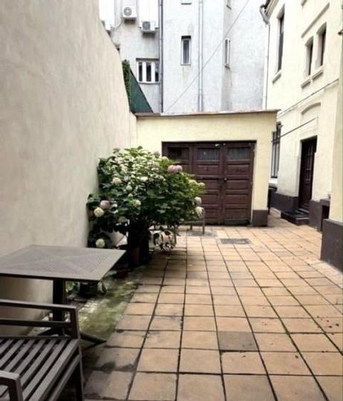 Apartament cu 2 camere semidecomandat, mobilat în Dacia