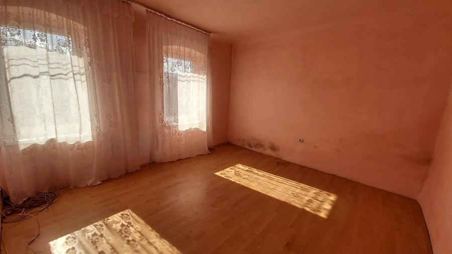 Casă cu 4 camere în Exterior Vest