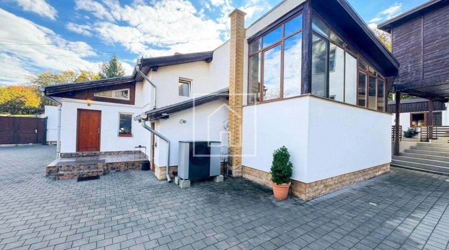 Casă individuală cu 8 camere cu Piscina în Sibiel