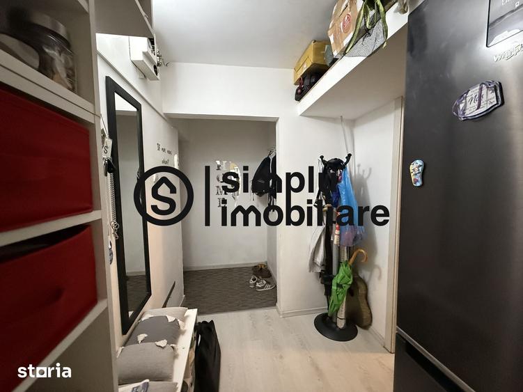 Apartament cu 3 camere semidecomandat în Rovine