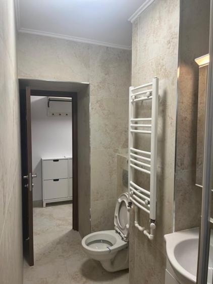 Apartament cu 3 camere semidecomandat, mobilat în Tomis III