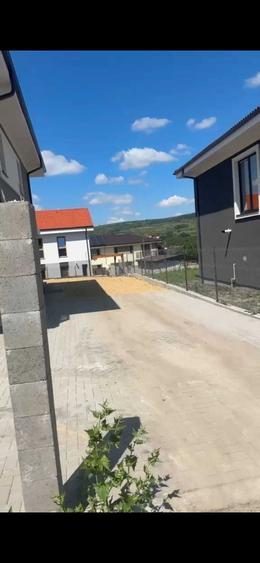 Casă cu 4 camere în Chinteni