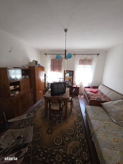 Casă cu 2 camere semidecomandat cu Teren 310 Mp în Schei