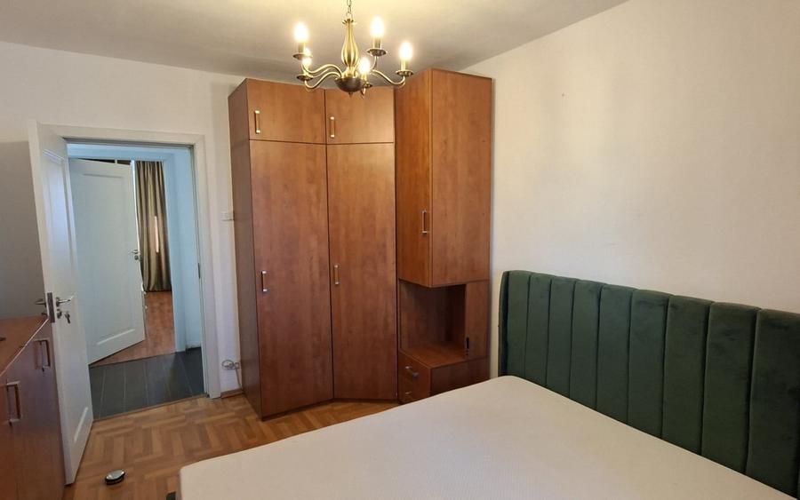 Apartament cu 3 camere semidecomandat în Drumul Taberei