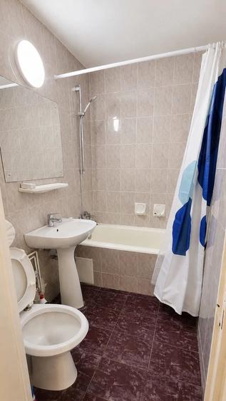 Apartament cu 2 camere semidecomandat în P-ța Victoriei