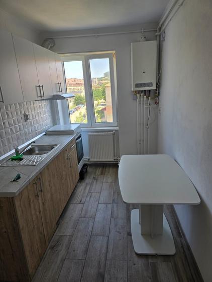 Apartament cu 3 camere în Teiu