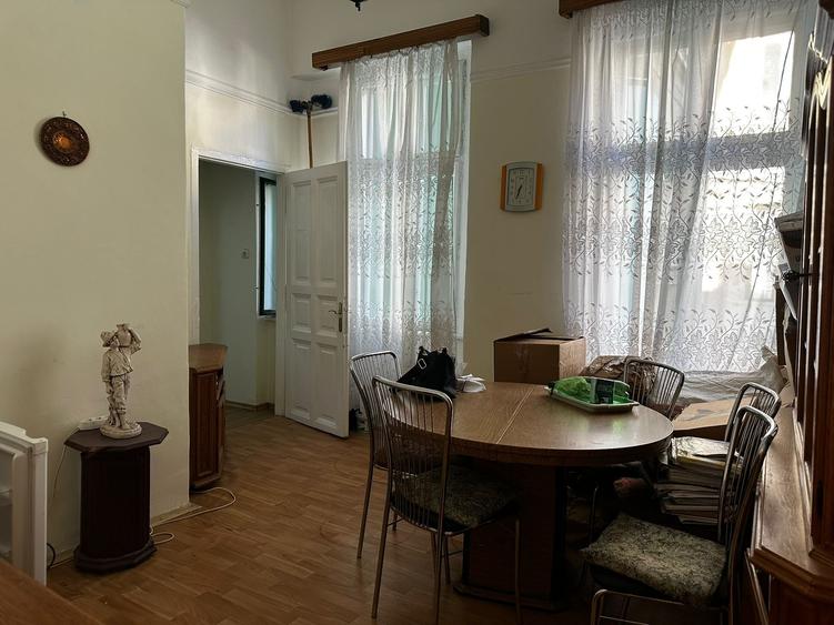 Apartament cu 4 camere semidecomandat în Ultracentral