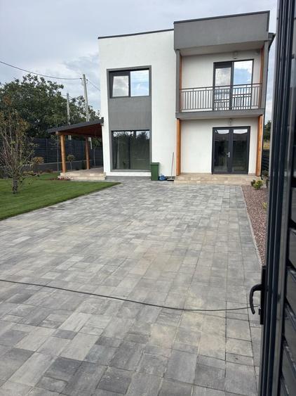 Casă cu 4 camere în Mărăcineni