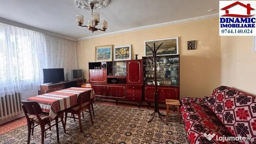 Ap 2 camere decomandat, etaj 3 Precista, zona ?coala 10, 49 000 Euro - 8