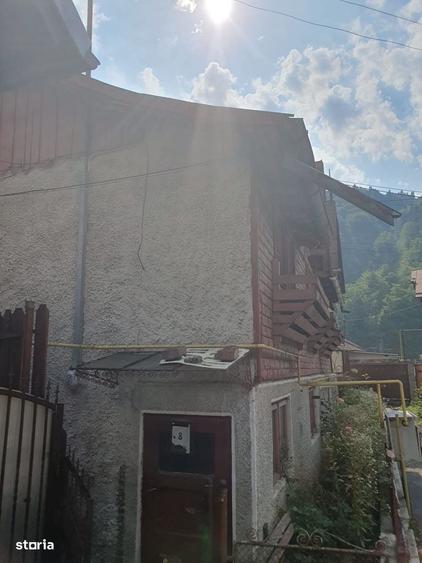 Casă cu 4 camere în Central