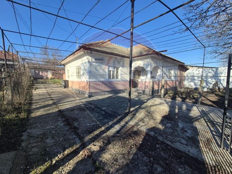 Casă individuală cu 4 camere cu Teren 4700 Mp în Horgești