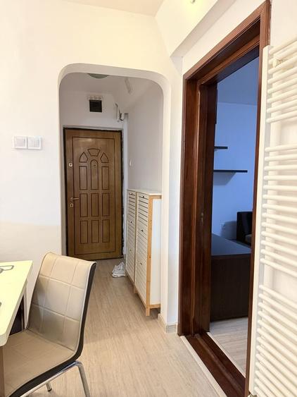 Apartament cu 3 camere decomandat în Cornișa