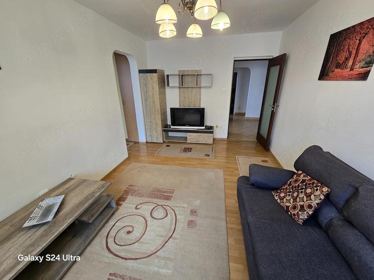 Apartament cu 4 camere în Decebal