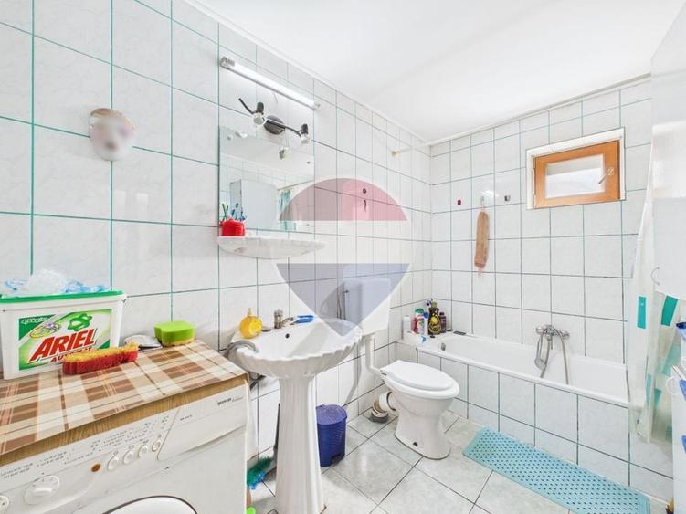 Casă individuală cu 6 camere cu Teren 2208.6398925781 Mp în Breaza de Jos