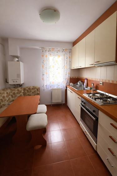 Apartament cu 2 camere semidecomandat, mobilat în Podu Roș