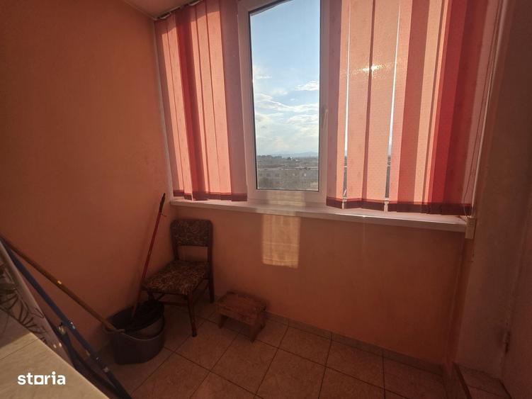 Apartament cu 2 camere decomandat în Tractorul