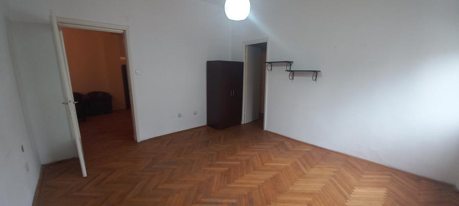 Apartament cu 3 camere decomandat în P-ța Universității