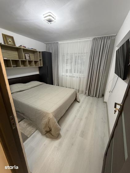 Apartament cu 4 camere decomandat în Central