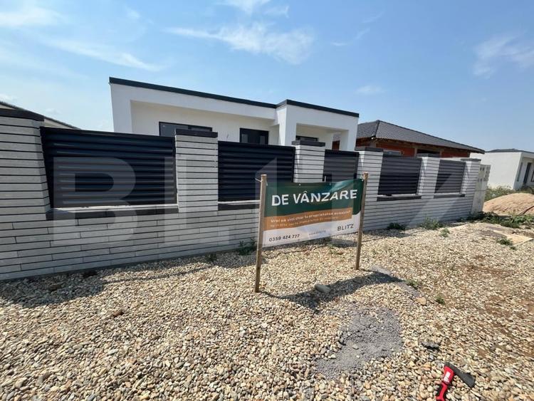 Casă individuală cu 4 camere cu Canalizare în Sântandrei