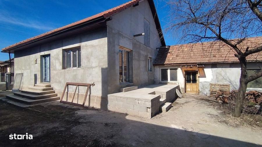 Casă cu 4 camere cu Teren 1900 Mp în Săliștea