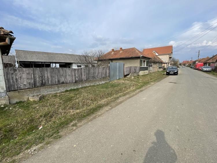 Casă cu 4 camere în Cărăndeni